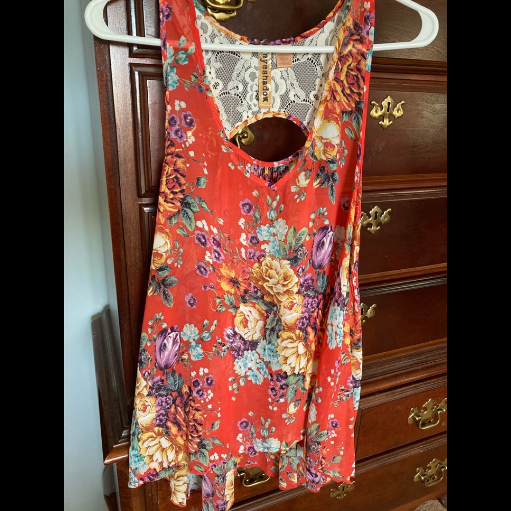 Eyeshadow floral tank top
